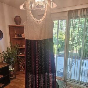 Elegant Lace and Patterned Maxi Dress. Medium